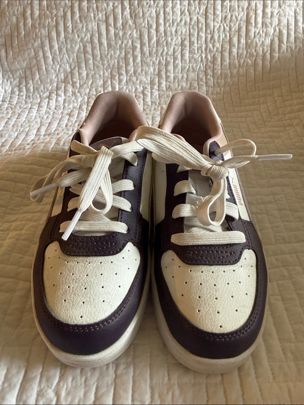 Puma Kids Low-Top Sneakers in Cream and Dark Purple
